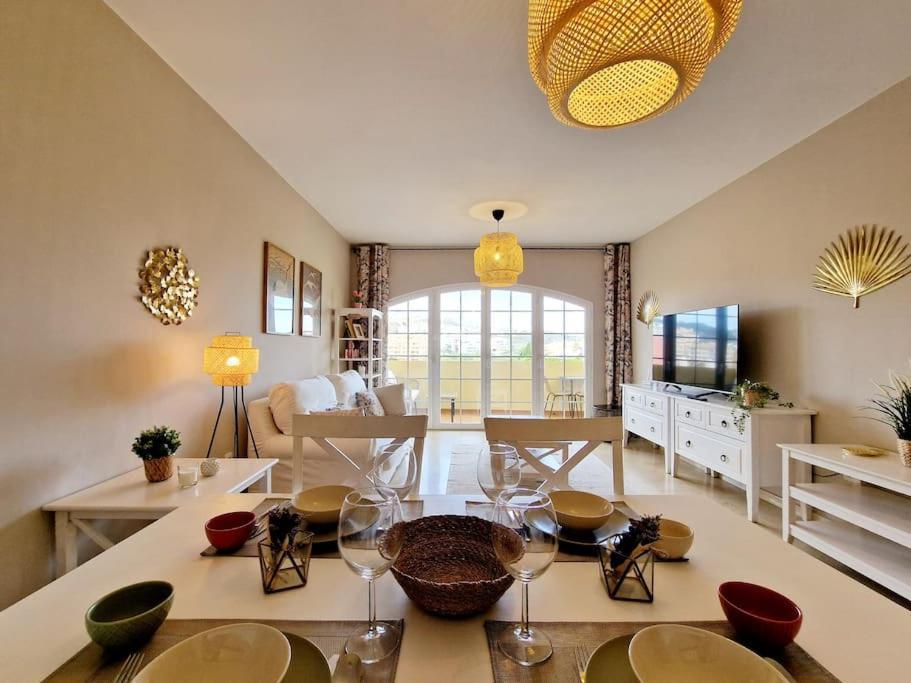Royal Golf View: 2Br, Pools & Ac Apartment Sitio de Calahonda Ngoại thất bức ảnh