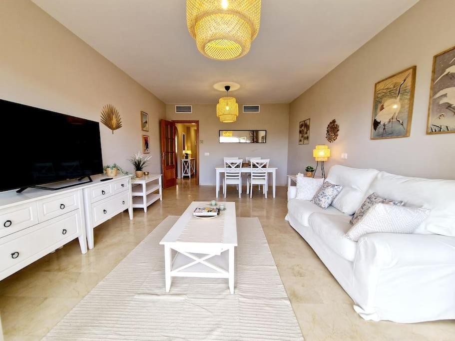 Royal Golf View: 2Br, Pools & Ac Apartment Sitio de Calahonda Ngoại thất bức ảnh