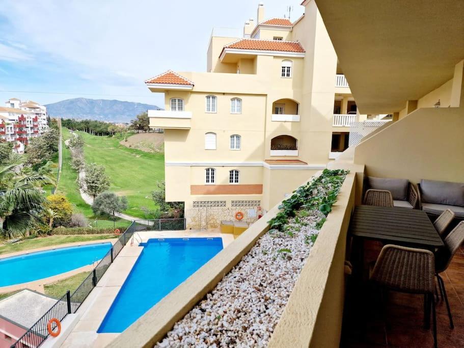 Royal Golf View: 2Br, Pools & Ac Apartment Sitio de Calahonda Ngoại thất bức ảnh