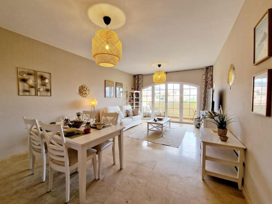Royal Golf View: 2Br, Pools & Ac Apartment Sitio de Calahonda Ngoại thất bức ảnh
