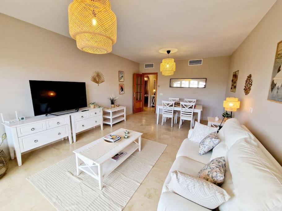Royal Golf View: 2Br, Pools & Ac Apartment Sitio de Calahonda Ngoại thất bức ảnh