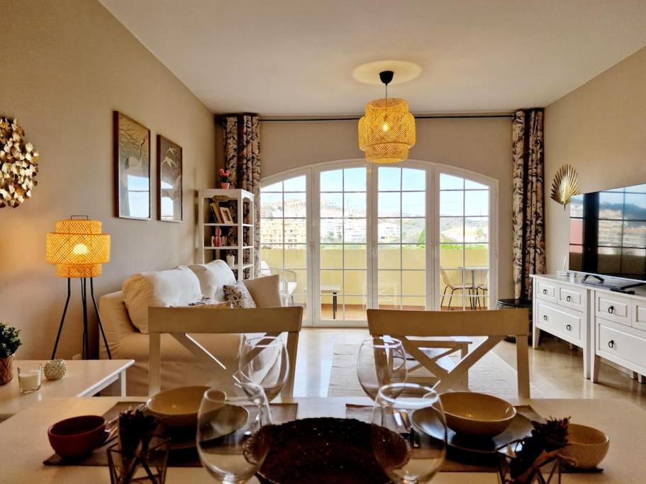 Royal Golf View: 2Br, Pools & Ac Apartment Sitio de Calahonda Ngoại thất bức ảnh