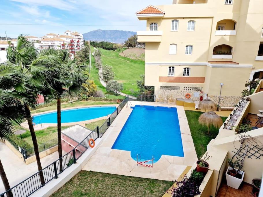 Royal Golf View: 2Br, Pools & Ac Apartment Sitio de Calahonda Ngoại thất bức ảnh