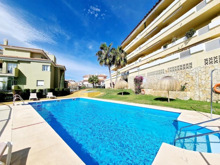 Royal Golf View: 2Br, Pools & Ac Apartment Sitio de Calahonda Ngoại thất bức ảnh